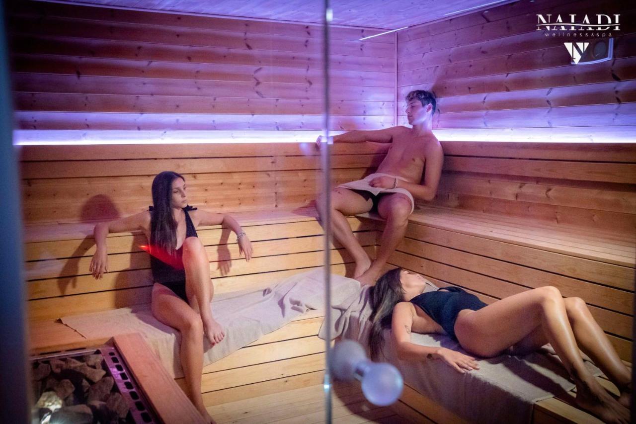 Ninfea Wellness & Spa Residence Каорле Екстериор снимка