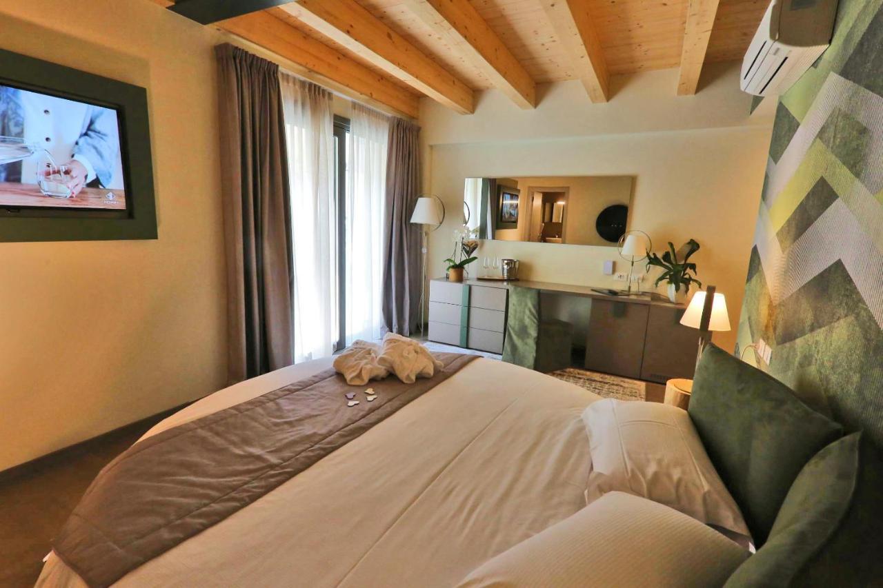 Ninfea Wellness & Spa Residence Каорле Екстериор снимка