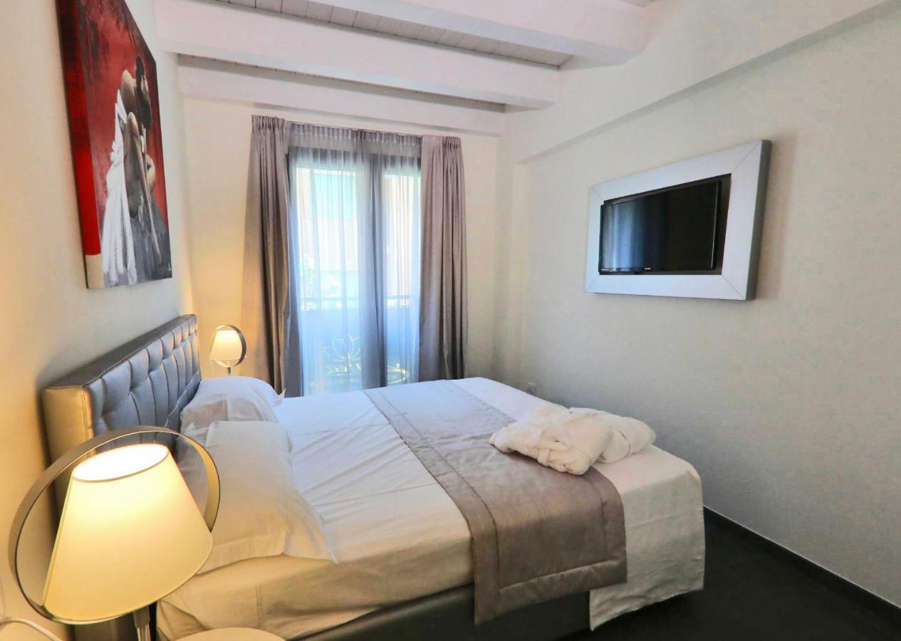 Ninfea Wellness & Spa Residence Каорле Екстериор снимка