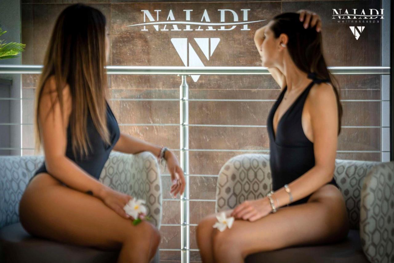 Ninfea Wellness & Spa Residence Каорле Екстериор снимка