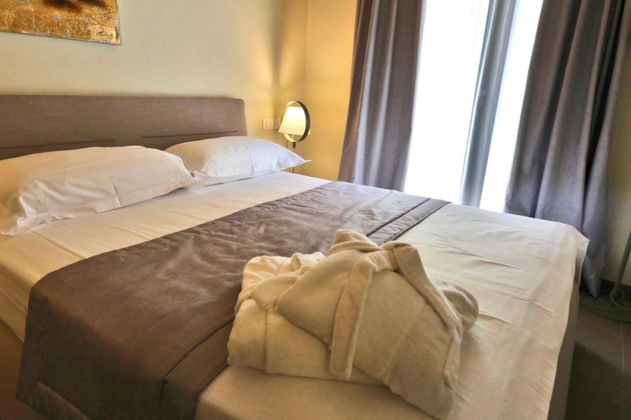 Ninfea Wellness & Spa Residence Каорле Екстериор снимка