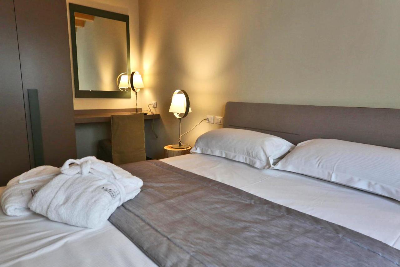 Ninfea Wellness & Spa Residence Каорле Екстериор снимка