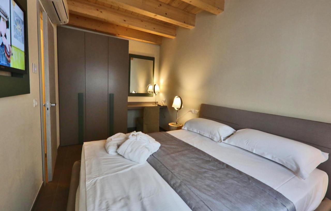 Ninfea Wellness & Spa Residence Каорле Екстериор снимка