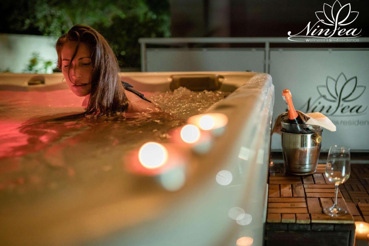 Ninfea Wellness & Spa Residence Каорле Екстериор снимка