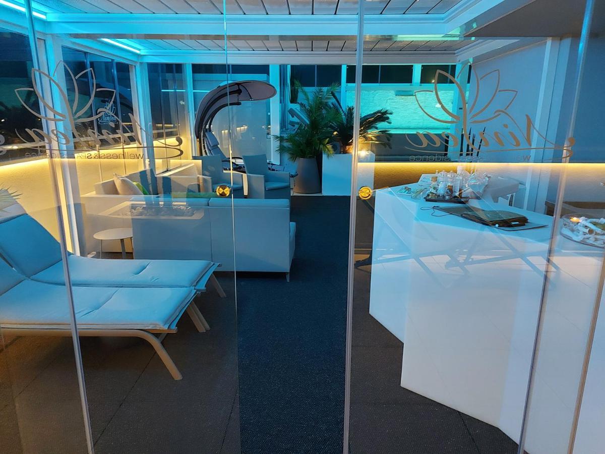 Ninfea Wellness & Spa Residence Каорле Екстериор снимка